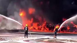 Oil tank drops from truck after collision causing huge fire on Chinese highway