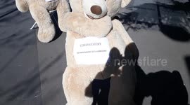 Gobelins teddy bears urge Parisians to practice social distancing and stay home