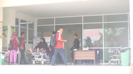 Symptoms of health workers similar to covid 19 wear raincoats