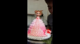 Vietnamese baker creates 'doll cake' with cream and icing