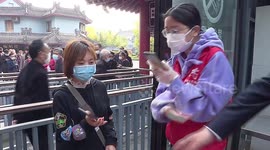 Tourists queue up to enter reopened scenic spot in Hubei after two-month coronavirus lockdown