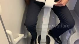 B-737 Toilets power