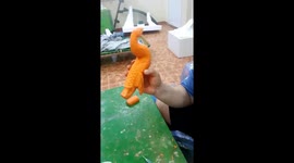 Vietnamese food sculptor creates a phoenix from carrots and papayas