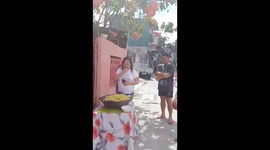 Kind neighbor in Philippines cooks breakfast for entire street during coronavirus lockdown