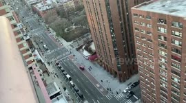 Emotional moment New Yorkers applaud frontline coronavirus care workers