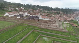 Chichero en drone, centro arqueologico, cusco