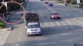 Tyre knocks pedestrian over after falling from minibus in China