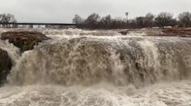 Heavy flooding at Sioux Falls as storm blows in from the north