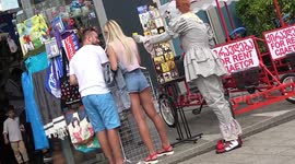 PENNYWISE WITH BALLOONS PRANK  - FUNNY JOKES