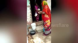 Volunteers in Indian trans community deliver food and supplies to needy during coronavirus outbreak