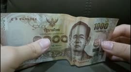 Man finds chiling expressions discovery about money note