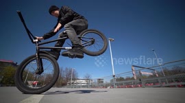 Extreme BMX Bike frontwheel grab trick in Slowmo!