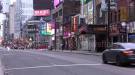 Stores and malls in downtown Toronto closed as COVID-19 pandemic continues
