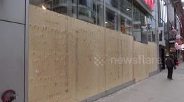Toronto stores and malls closed down as COVID-19 pandemic continues