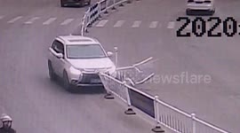 Passengers unharmed after guardrails pierces vehicle in China