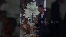 Amazing close magician Russ Appleby stuns wedding guests with some incredible money magic. He changes denominations, currencies & types of bills by request of the amazed audience.