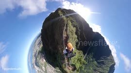 Incredible views! Traveller ascends majestic staircase in Hawaiian hills