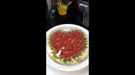 Woman creates heart-shaped 3D bouquet injected into gelatin mould