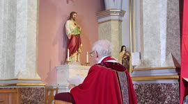 Pastor takes Good Friday prayers in empty church