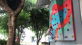 A father in Palembang provides education in wall climbing to children at home to avoid the corona virus (Covid-19)