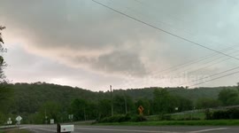 Severe thunderstorm with violent winds