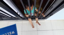 want to get out, 2-year-old daughter may not enter his father