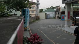 Skilful lorry driver makes sharp turn into narrow road in Taiwan