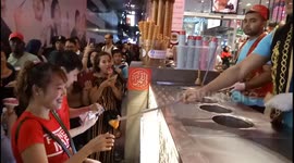 Funny Malaysian ice cream seller continuously confuses customer with tricks