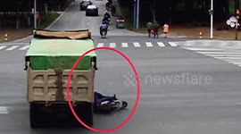 Helmet saves Chinese biker's life after his head was run over by a truck
