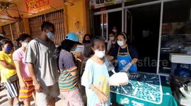 Struggling locals queue for free meals amid COVID-19 economic problems in Thailand