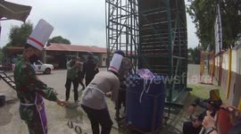 Police and Army in Makassar Provide Public Kitchens for Communities Affected by the Covid-19 Outbreak