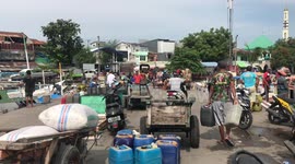 The Atmosphere of the Makassar Paotere Port which still Crowded during the Covid-19 Outbreak