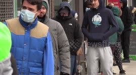 Thousands queue for last pizzas from 63-year-old Toronto restaurant forced to close due to virus