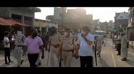 People clap and shower flowers on police upholding coronavirus lockdown in India