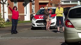 Woman performs for neighbours on lockdown in Nottinghamshire