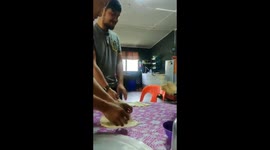 Hilarious Malaysian male singles try to make Indian flatbread amid quarantine