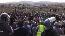 Cape Town residents clash with riot police over illegally erected shacks