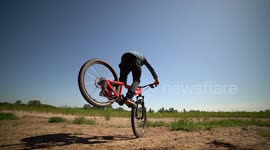 Crazy Mountain Bike 360 degree jump trick