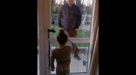 'I love you this much': Dad and daughter have to interact through glass due to COVID-19