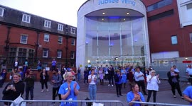 Amazing show of support for frontline workers at Leeds hospital as UK claps for carers