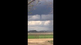 Storm-Chaser captures funnel cloud on film in South Dakota