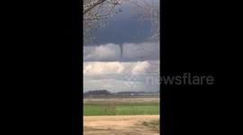 Impressive funnel cloud caught on camera in South Dakota