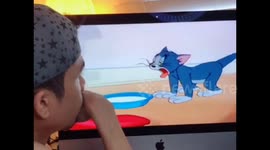 Hilarious Msia man pranking TOM on Mac Screen