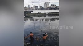 Good Samaritans cross dirty river to take food to workers left destitute by coronavirus downturn