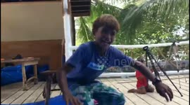 stay at home, the siblings in Padang do the surfing parade using skateboards and blue tarps