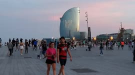 Walkers and riders take to the streets in Barcelona