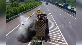 Car smashes into highway barrier head-on in southern China