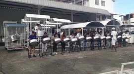 La Steel Band Orchestra Juvenil de San Fernando City en Trinidad y Tobago.