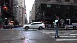 Woman cheers nurses for 25 minutes alone during Nurses Appreciation Day in Manhattan