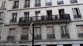 French flutist plays from balcony to support frontline workers in Paris